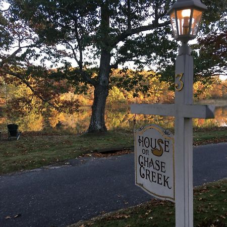 House On Chase Creek Bed and Breakfast Shelter Island Heights Exteriör bild