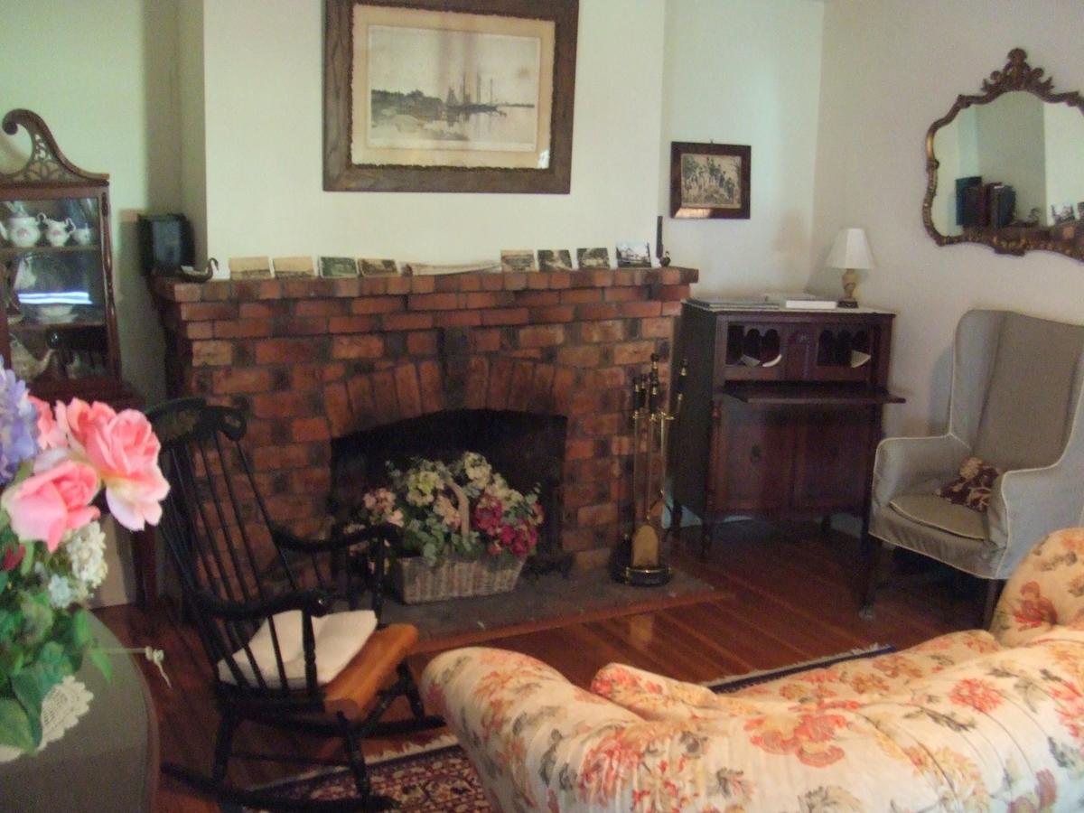 House On Chase Creek Bed and Breakfast Shelter Island Heights Exteriör bild
