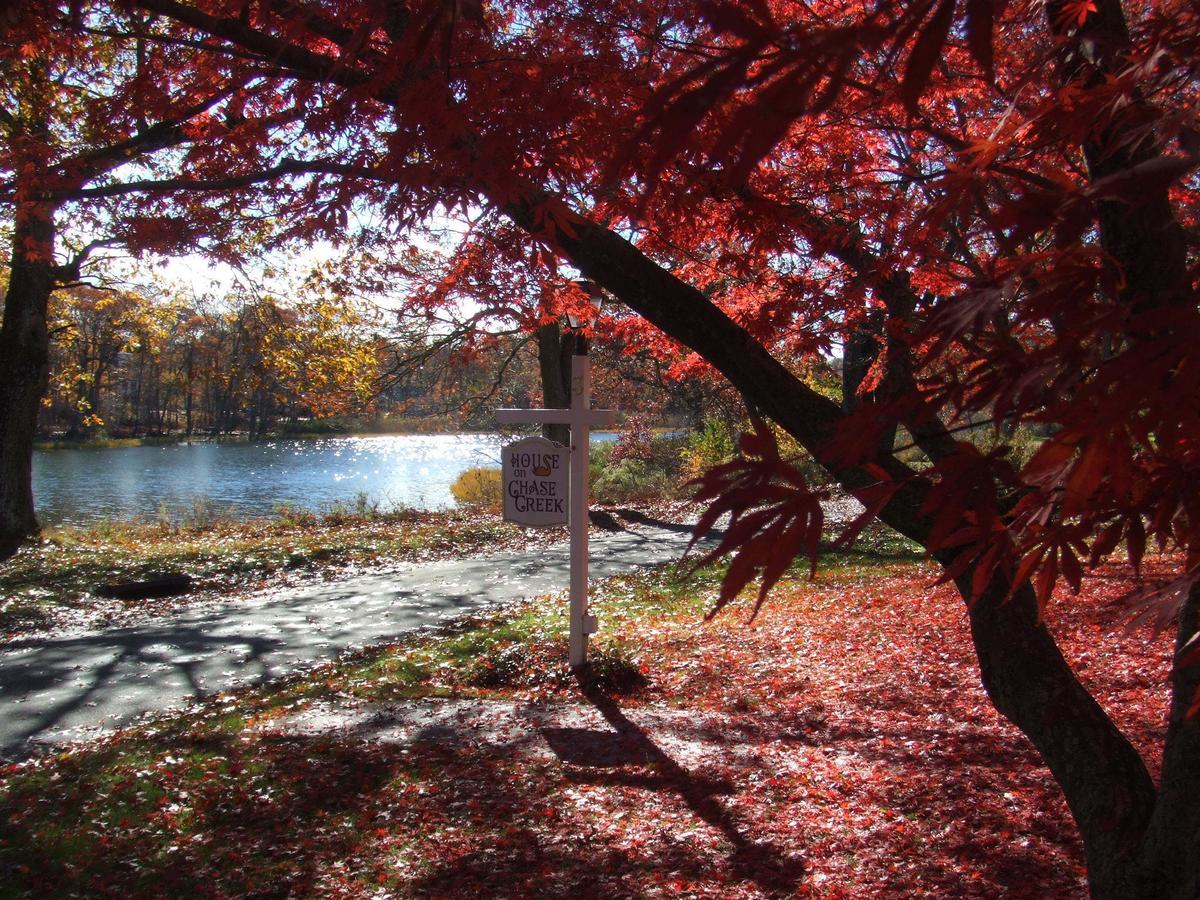 House On Chase Creek Bed and Breakfast Shelter Island Heights Exteriör bild