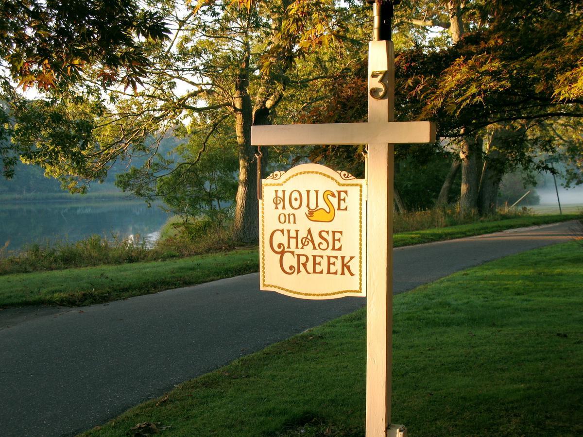 House On Chase Creek Bed and Breakfast Shelter Island Heights Exteriör bild
