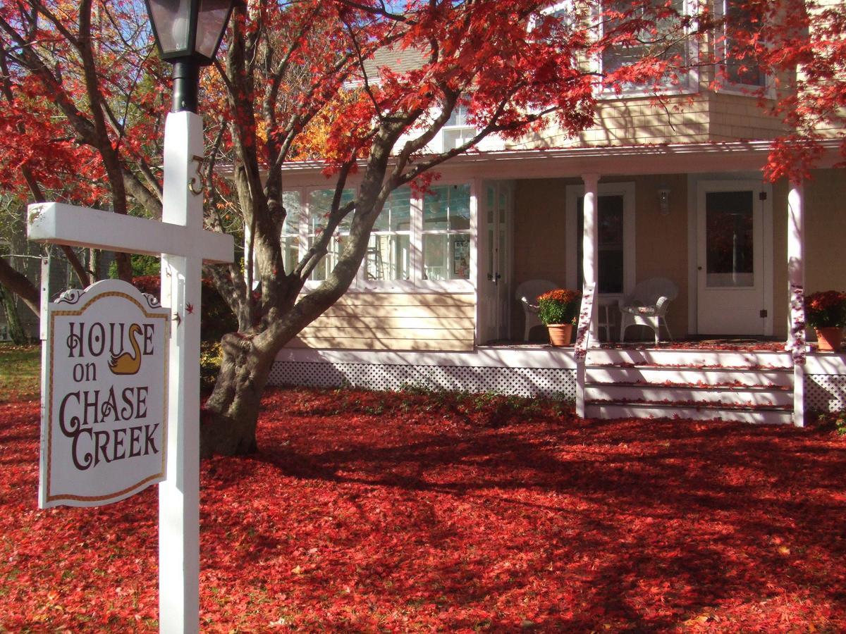 House On Chase Creek Bed and Breakfast Shelter Island Heights Exteriör bild