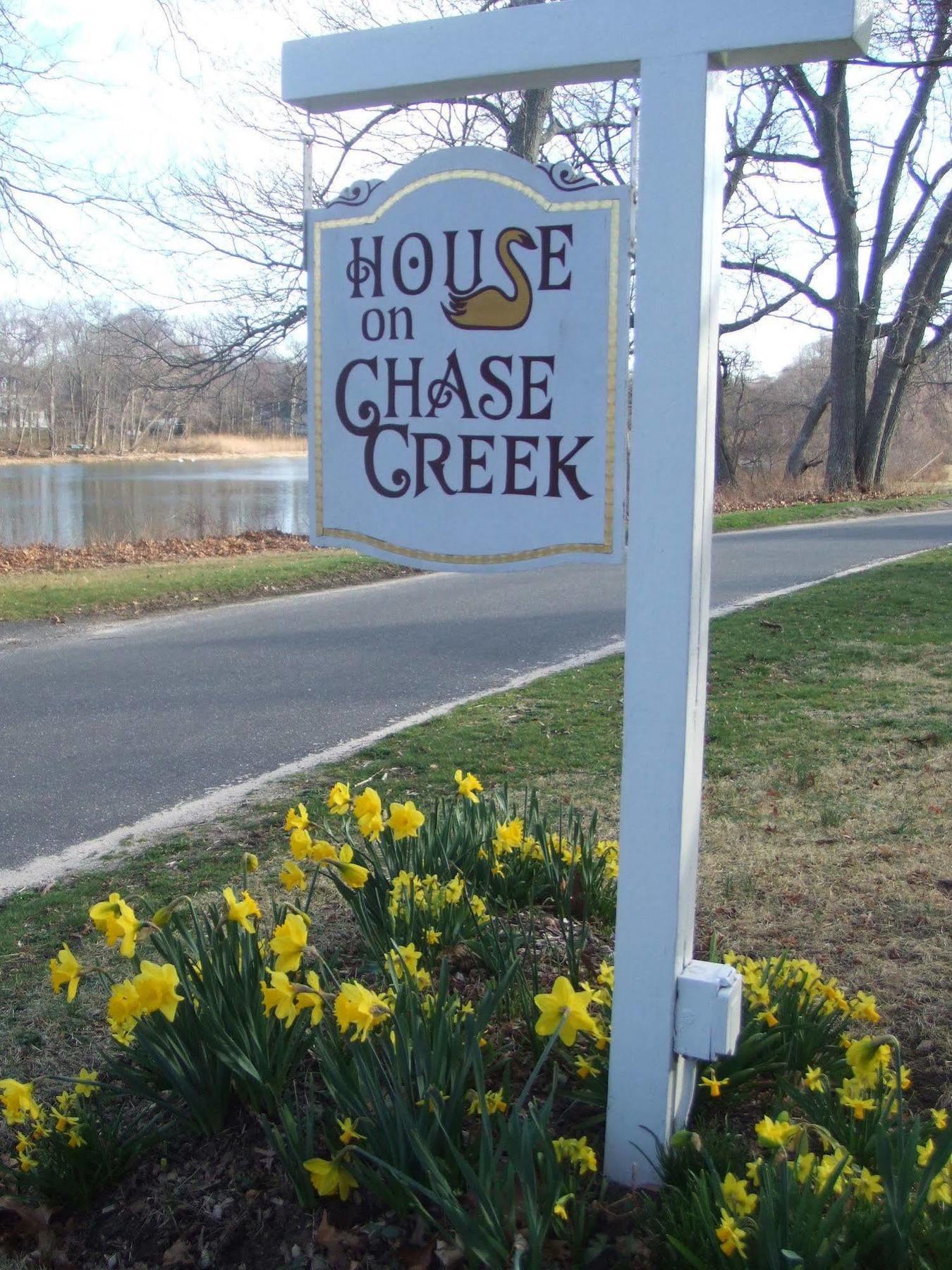 House On Chase Creek Bed and Breakfast Shelter Island Heights Exteriör bild