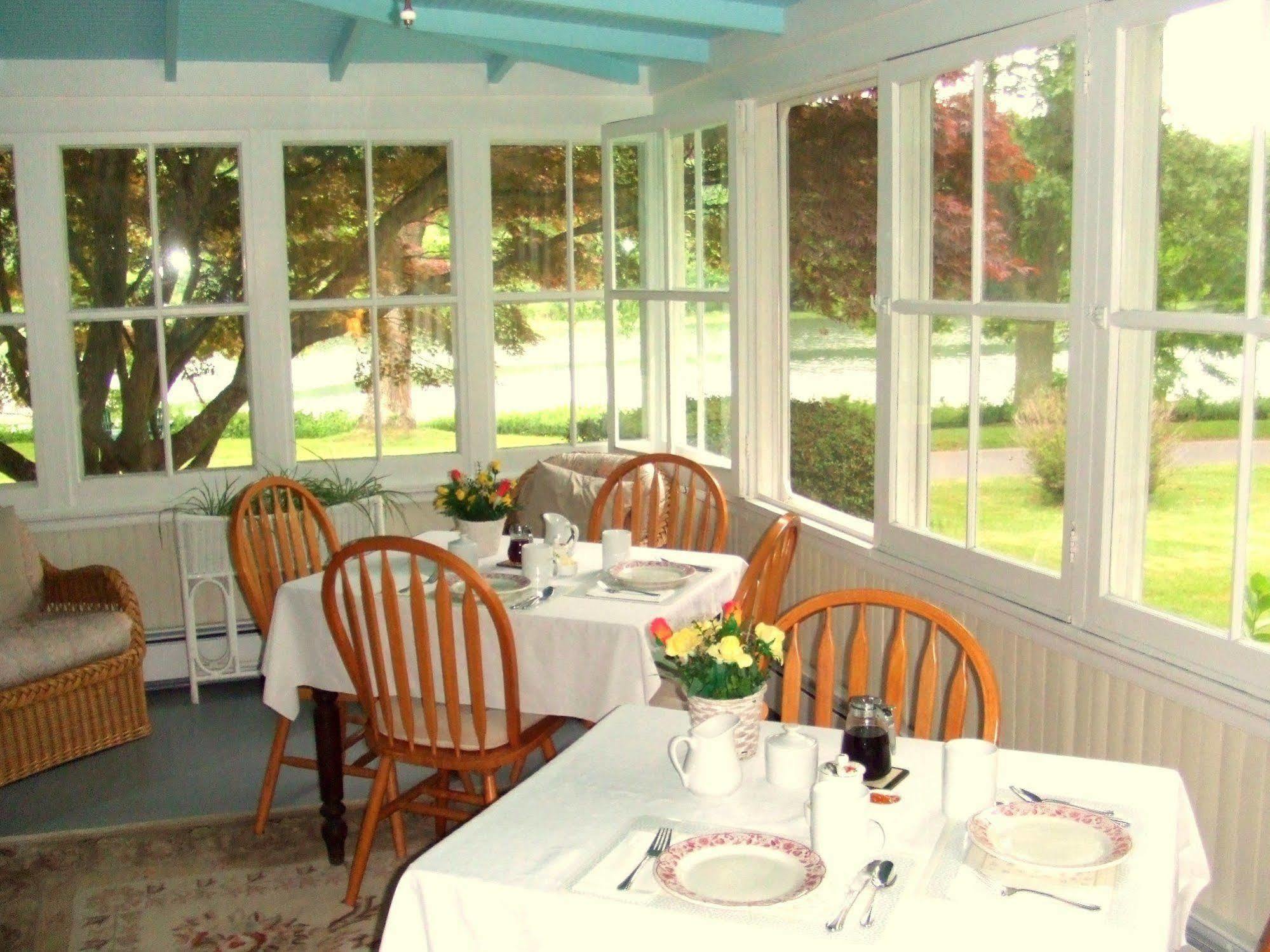 House On Chase Creek Bed and Breakfast Shelter Island Heights Exteriör bild