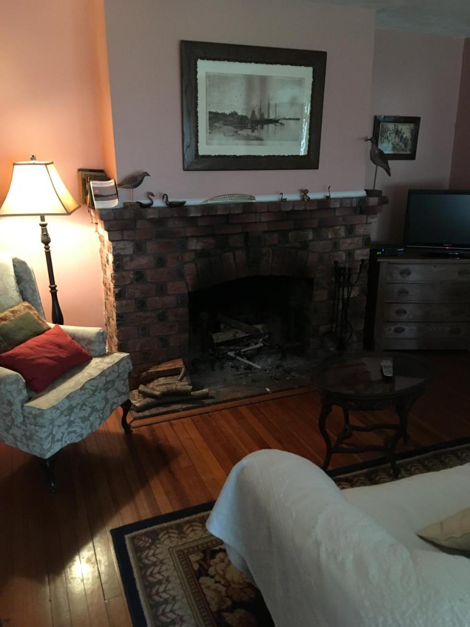 House On Chase Creek Bed and Breakfast Shelter Island Heights Exteriör bild