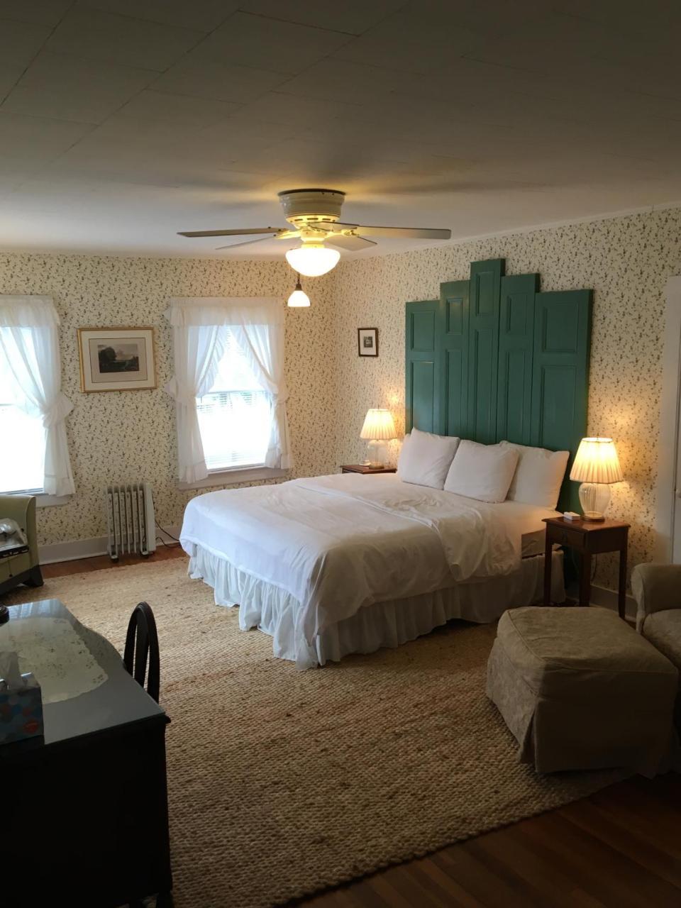 House On Chase Creek Bed and Breakfast Shelter Island Heights Exteriör bild