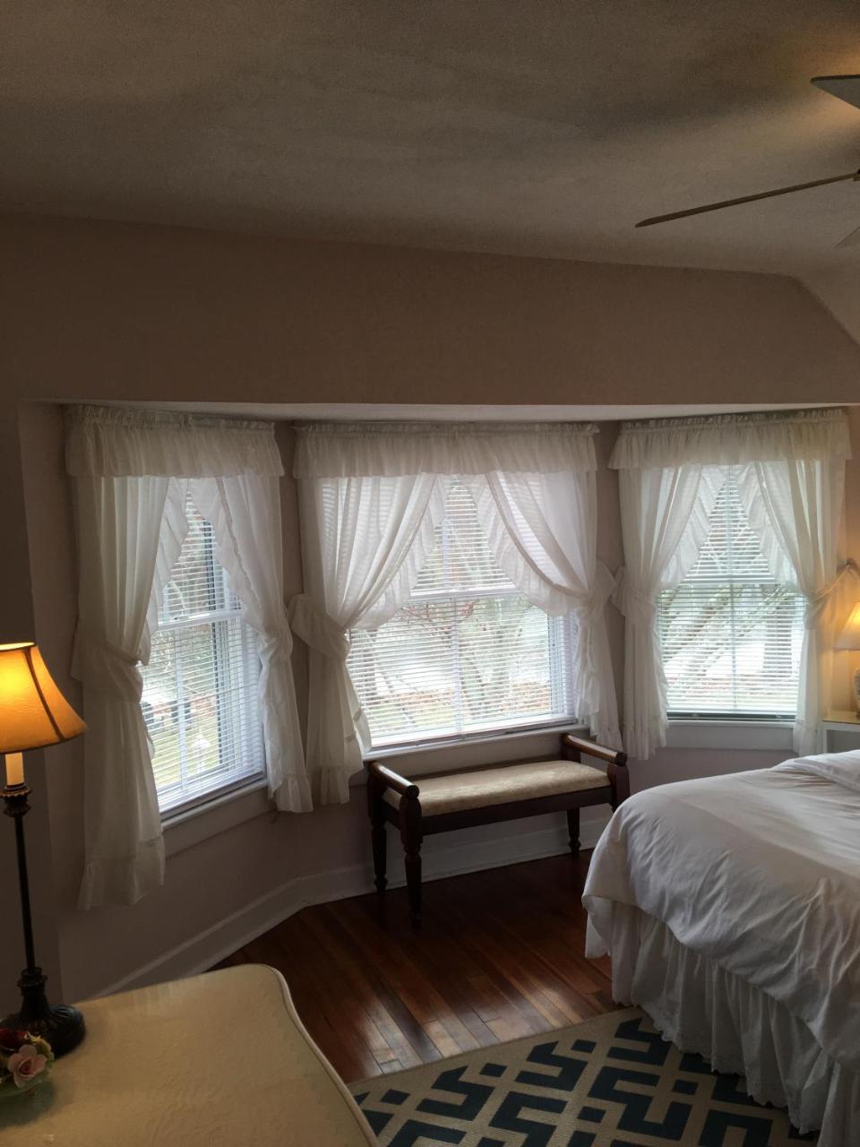 House On Chase Creek Bed and Breakfast Shelter Island Heights Exteriör bild